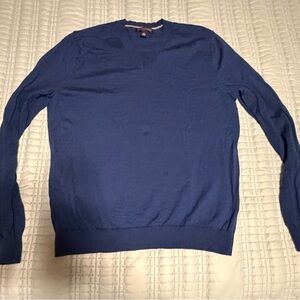 Banana Republic Men's Deep Blue 100% extra fine merino wool V-Neck Sweater